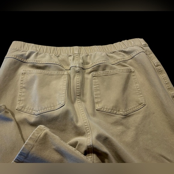 Women’s Issac Mizrahi Pull-up Khaki Pants - Picture 7 of 11